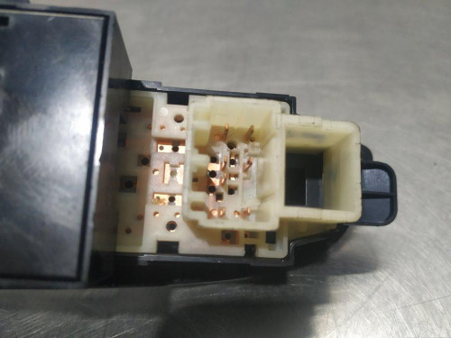  MANDO ELEVALUNAS DELANTERO IZQUIERDO Hyundai I20 (GB) 
