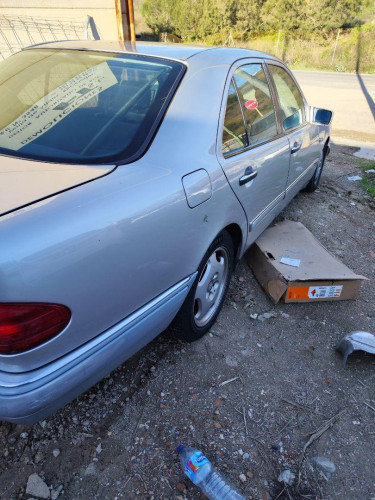  MERCEDES-BENZ CLASE E (BM 210) BERLINA 