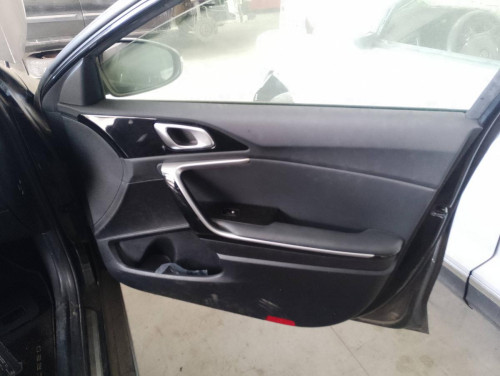 GUARNECIDO PUERTA DELANTERA DERECHA Kia XCEED 