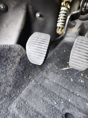 PEDAL EMBRAGUE