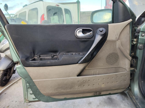 GUARNECIDO PUERTA DELANTERA IZQUIERDA de segunda mano