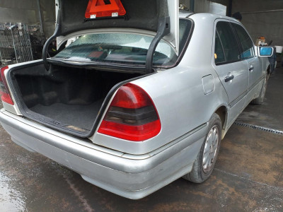 MERCEDES-BENZ CLASE C (BM 202) BERLINA