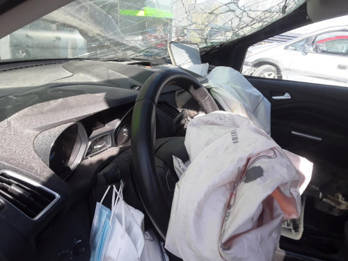 FORD KUGA (CBS) — vehículo donante para recambios 