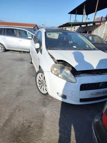 FIAT GRANDE PUNTO (199) — vehículo donante para recambios 