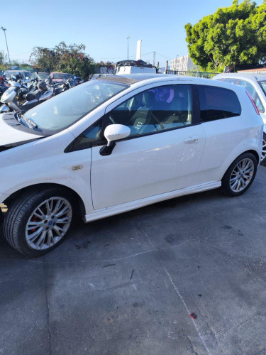 FIAT GRANDE PUNTO (199) — vehículo donante para recambios 