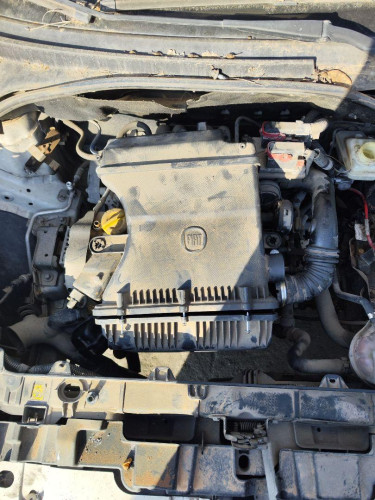 FIAT GRANDE PUNTO (199) — vehículo donante para recambios 