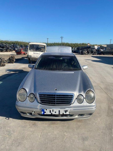  MERCEDES-BENZ CLASE E (BM 210) BERLINA 