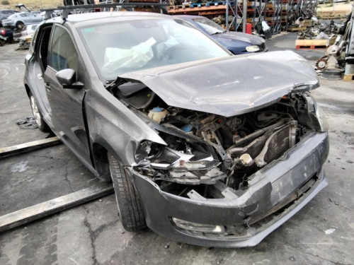 VOLKSWAGEN POLO V (6R1) — vehículo donante para recambios 