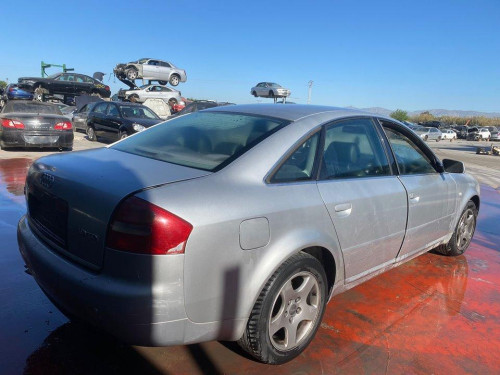 AUDI A6 BERLINA (4B2) 