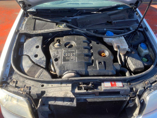  AUDI A6 BERLINA (4B2) 