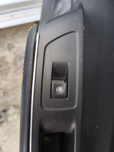MANDO ELEVALUNAS TRASERO DERECHO Renault TALISMAN SPORT TOURER 