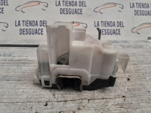  CERRADURA PUERTA DELANTERA IZQUIERDA 