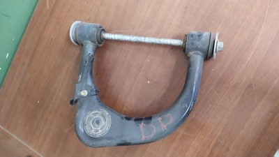 BRAZO SUSPENSION SUPERIOR DELANTERO DERECHO