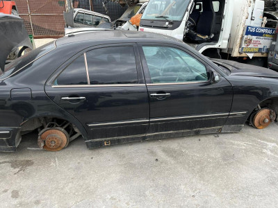 MERCEDES-BENZ CLASE E (BM 210) BERLINA
