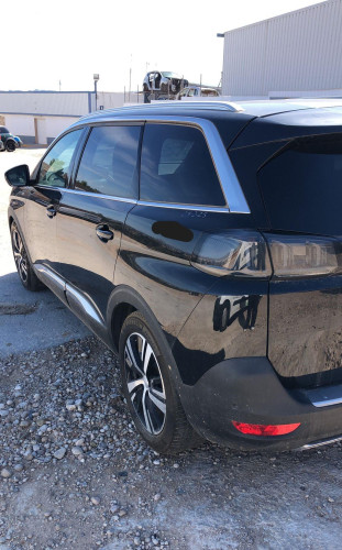 PEUGEOT 5008 — vehículo donante para recambios 