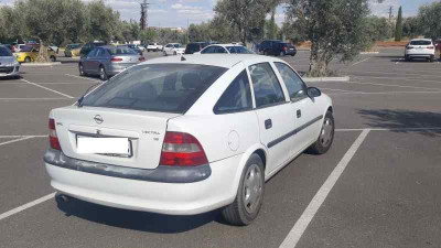 OPEL VECTRA B BERLINA