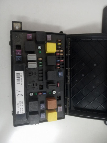 CAJA RELES / FUSIBLES OPEL ASTRA H GTC 