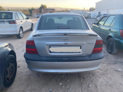 OPEL VECTRA B BERLINA