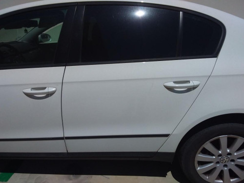 PUERTA TRASERA IZQUIERDA Volkswagen PASSAT BERLINA (3C2) 