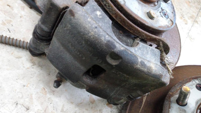 PINZA DE FRENO DELANTERA IZQUIERDA