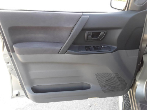 GUARNECIDO PUERTA DELANTERA IZQUIERDA MITSUBISHI MONTERO (V60/V70) 