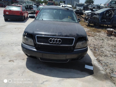 AUDI A8 (D2)