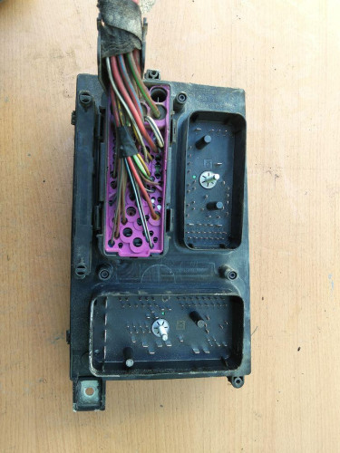 CAJA RELES / FUSIBLES Opel ZAFIRA B 