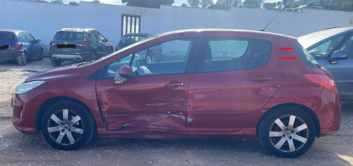 PEUGEOT 308 — vehículo donante para recambios 