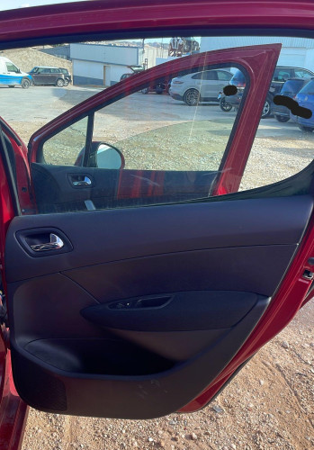 PEUGEOT 308 — vehículo donante para recambios 