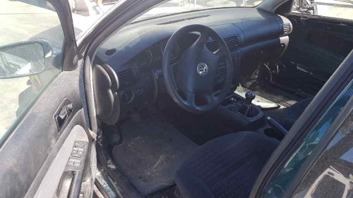 VOLKSWAGEN PASSAT BERLINA (3B3) — vehículo donante para recambios 