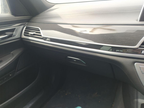 AIRBAG DE RODILLAS BMW SERIE 7 (G11/G12) 