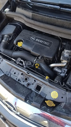 Opel Zafira B (2005->) Edition "111 Jahre" — vehículo donante para recambios 