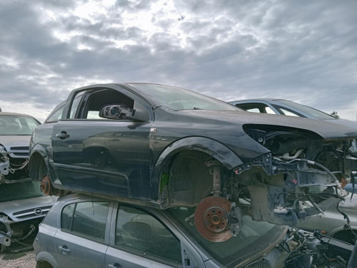  OPEL ASTRA H GTC 