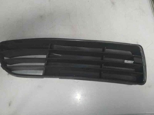 REJILLA PARAGOLPES DERECHA 