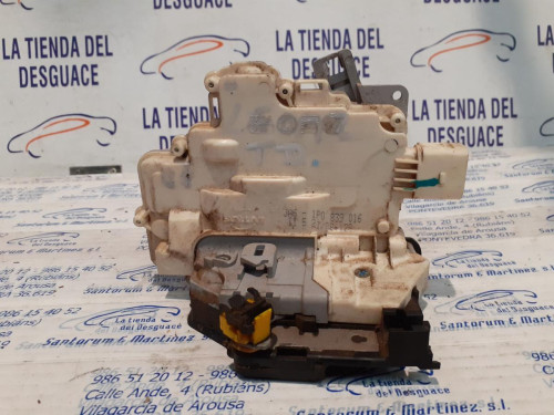  CERRADURA PUERTA TRASERA DERECHA 