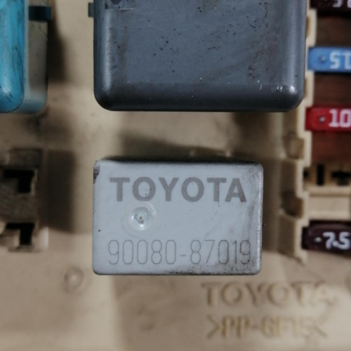  CAJA RELES / FUSIBLES Toyota COROLLA VERSO (R1) 