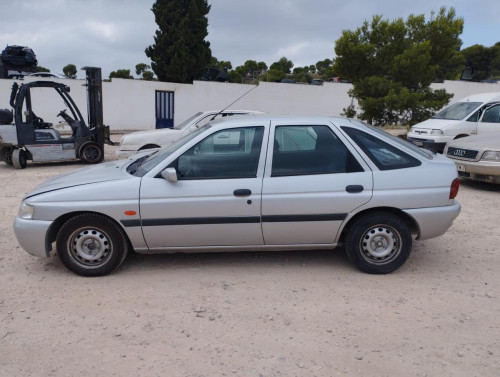 FORD ESCORT BERL./TURNIER — автомобиль-донор на запчасти 