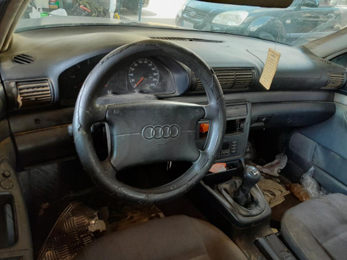 AUDI A4 BERLINA (B5) — vehículo donante para recambios 