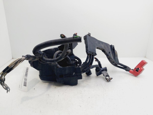 CAJA RELES / FUSIBLES Toyota AVENSIS TOURING SPORTS (T27) 