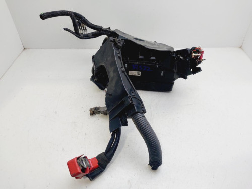 CAJA RELES / FUSIBLES Toyota AVENSIS TOURING SPORTS (T27) 
