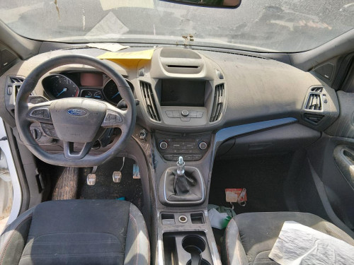FORD KUGA (CBS) — vehículo donante para recambios 