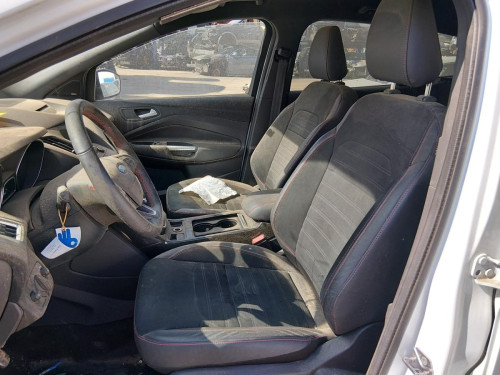 FORD KUGA (CBS) — vehículo donante para recambios 