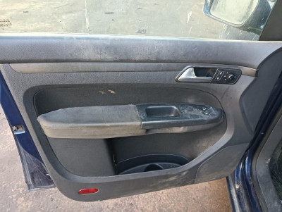 VOLKSWAGEN TOURAN (1T2)