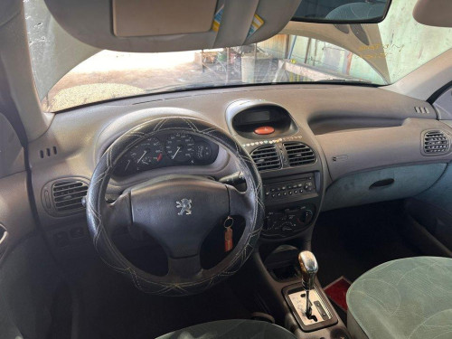 PEUGEOT 206 — vehículo donante para recambios 