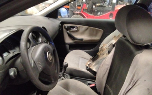 SEAT IBIZA (6L1) — vehículo donante para recambios 