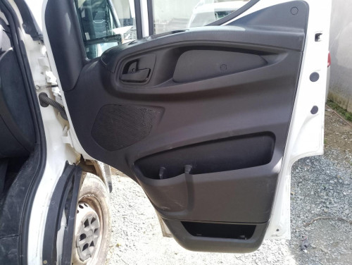  GUARNECIDO PUERTA DELANTERA DERECHA IVECO 