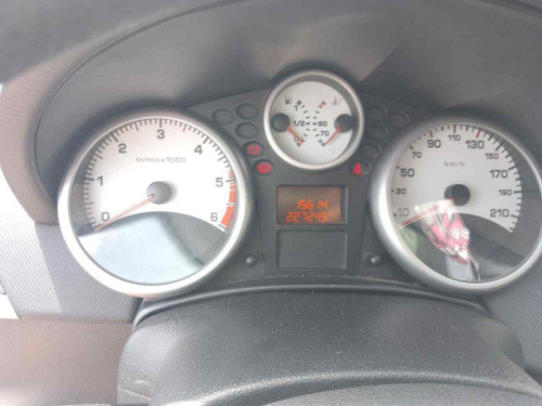 PEUGEOT 207 — vehículo donante para recambios 