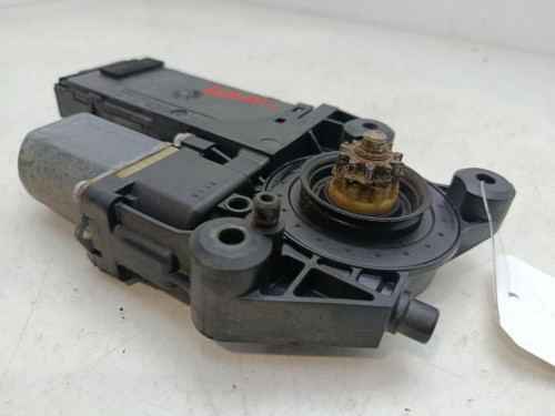 MOTOR ELEVALUNAS DELANTERO IZQUIERDO Renault FLUENCE 