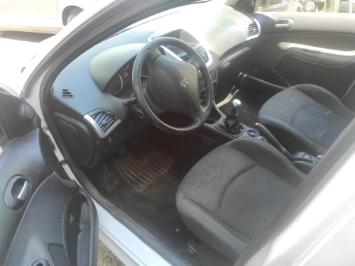 PEUGEOT 206 + — vehículo donante para recambios 