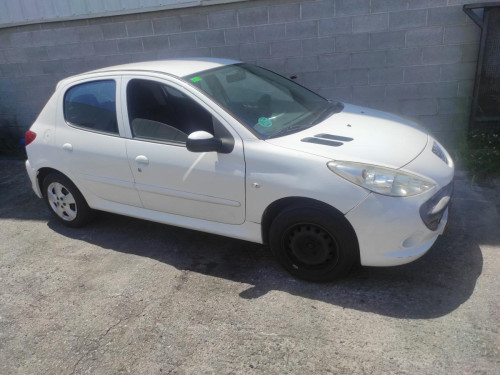 PEUGEOT 206 + — vehículo donante para recambios 